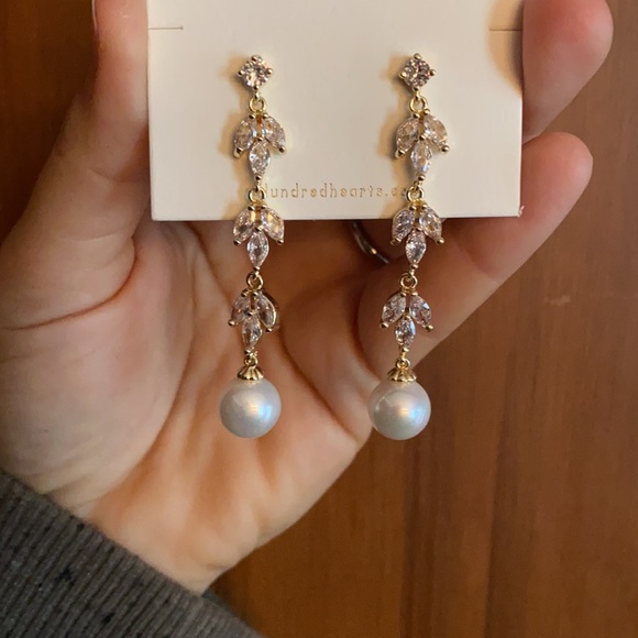 Dangly earnings gold backing with pearl drop - Picture 2 of 2